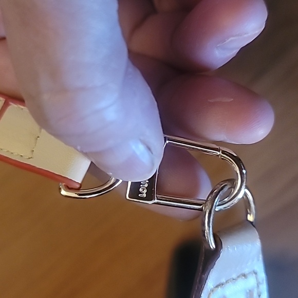 Elegant Brown Designer Shoulder Bag - Picture 5 of 12